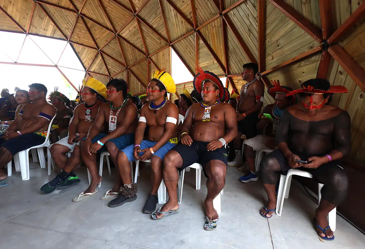 Belém - Indigenous people attend a meeting at the COP Village during the 30th Conference of the Parties (COP30). Photo by Aline Massuca/COP30