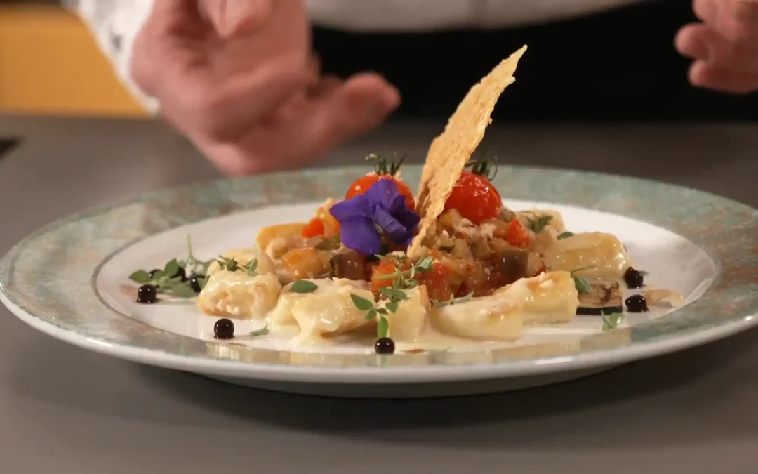 Kochen mit Apalife: Kartoffelgnocchi auf Käse-Paranuss-Sauce mit Coari-Honig & buntem Ratatouille