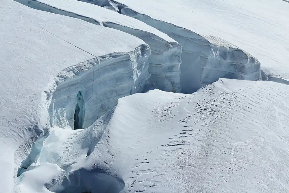 Gletscherspalte auf dem Aletschgletscher. Foto: u.perreten - stock.adobe.com